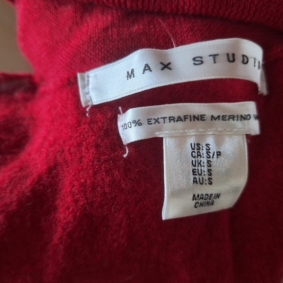 Sleeveless cherry red merino wool turtleneck - Picture 6 of 9